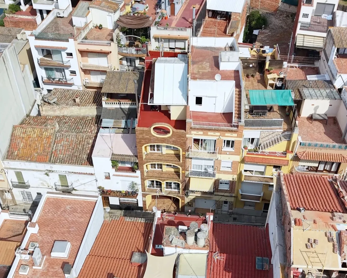 Tejados del casco antiguo de Malgrat de Mar vistos desde el aire