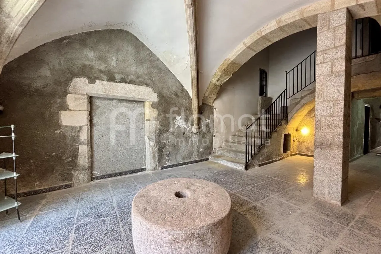 Casa de pueblo con bóveda de piedra en el casco antiguo — foto 4