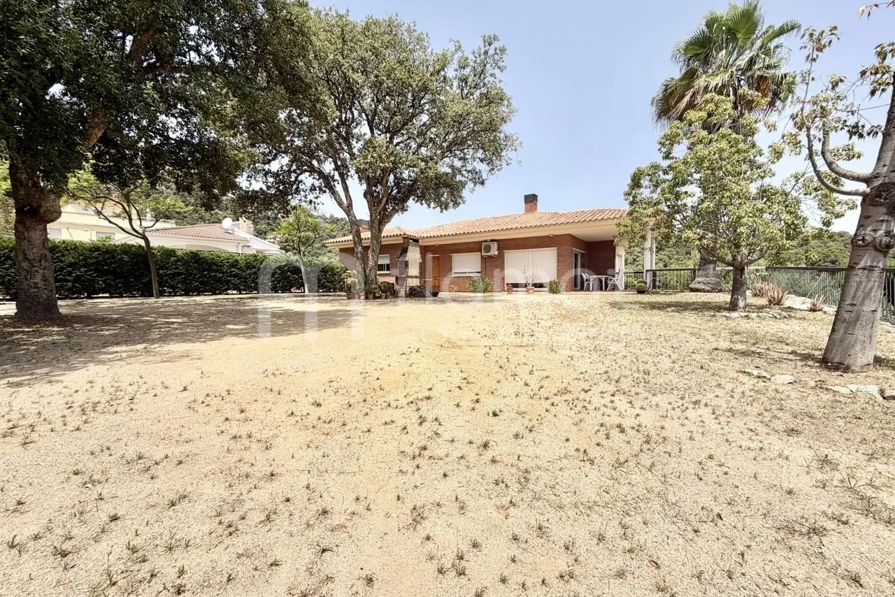 Finca independiente con parcela de 2.000 m²