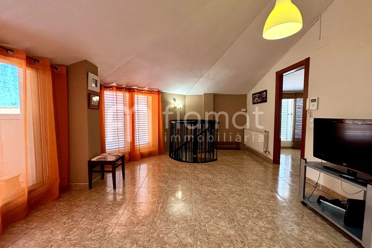 Dúplex amplio y luminoso con terraza — foto 2