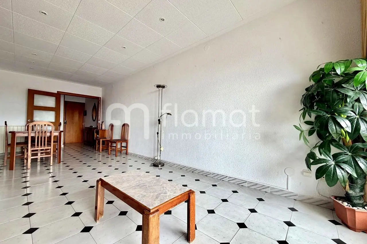Piso de doble orientación con tres habitaciones exteriores — foto 2